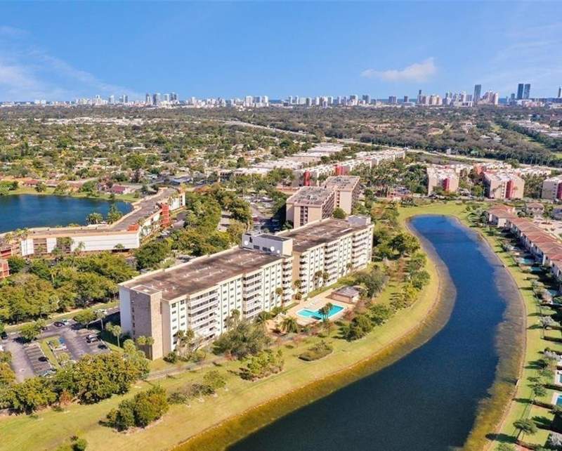 2 bedroom Condominium at 800 NE 195th Street 307, Canongate, Miami — photo 3