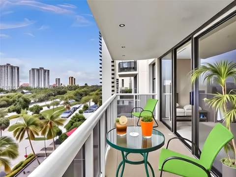 3675 N Country Club Dr 707, Aventura FL - photo 19 of 27