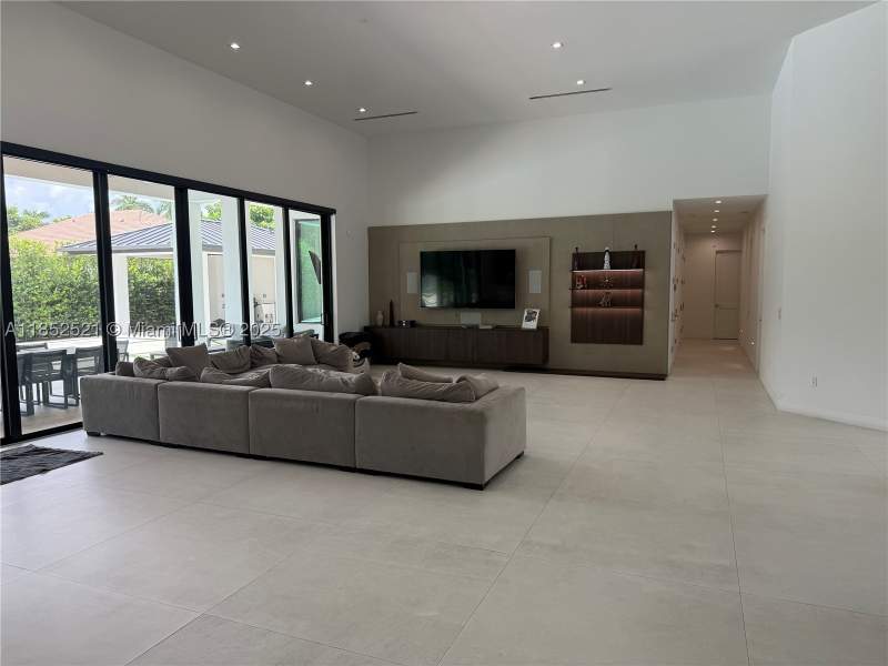 7 bedroom SingleFamilyResidence at 9600 SW 66th St, Sub Of Pb 3-169, Miami — photo 5