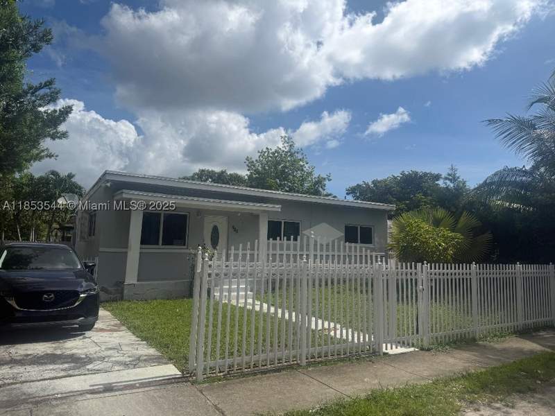 3 bedroom SingleFamilyResidence at 985 NE 146th St, Poincianna Manor Sec 2, North Miami — photo 3