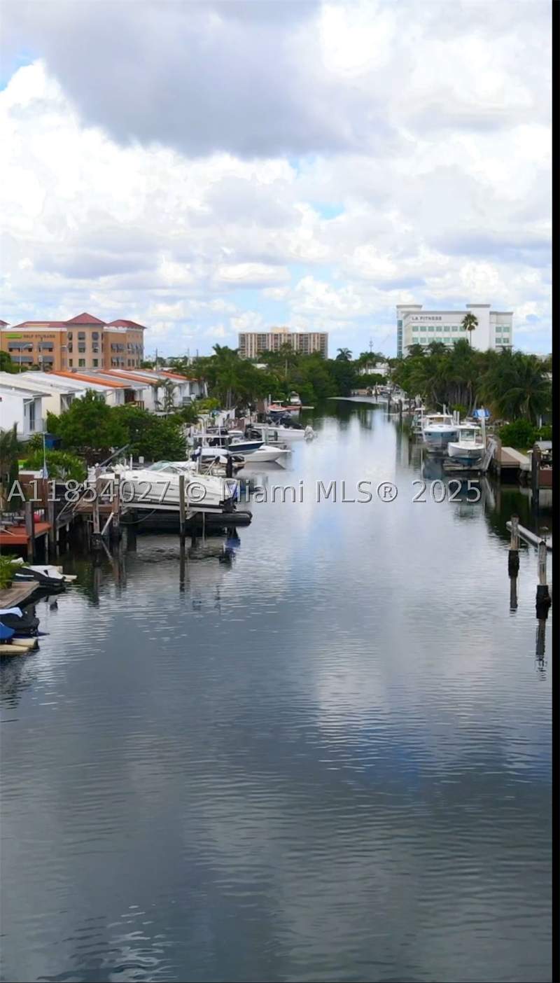 2 bedroom Townhouse at 2035 NE 123rd St, Areta Estates Sec 1, North Miami — photo 2