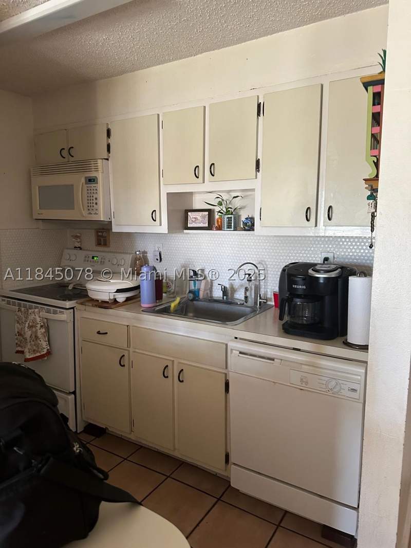 2 bedroom Condominium at 309 S Royal Poinciana Blvd 302, Royal Poinciana Condo, Miami Springs — photo 2