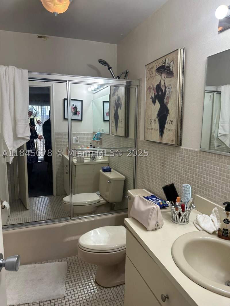 2 bedroom Condominium at 309 S Royal Poinciana Blvd 302, Royal Poinciana Condo, Miami Springs — photo 4
