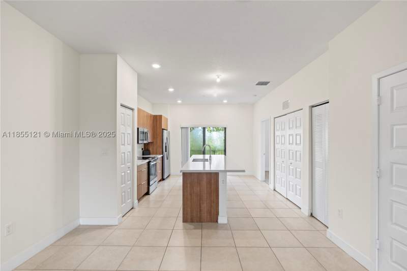 2 bedroom Condominium at 7831 NW 104th Ave 22, Apex At Park Central Cond, Doral — photo 2