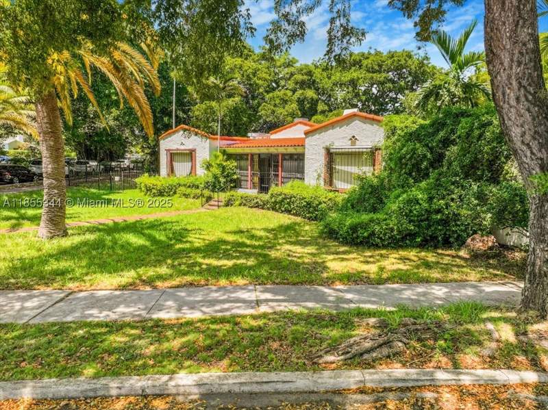 4 bedroom SingleFamilyResidence at 5900 NE 5th Ave, Bayshore Amd, Miami — photo 2