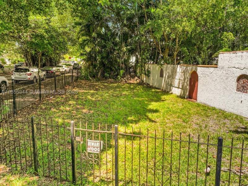 4 bedroom SingleFamilyResidence at 5900 NE 5th Ave, Bayshore Amd, Miami — photo 3