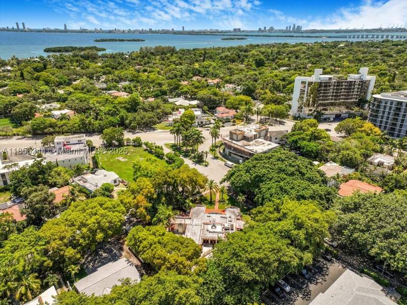 4 bedroom SingleFamilyResidence at 5900 NE 5th Ave, Bayshore Amd, Miami — photo 4