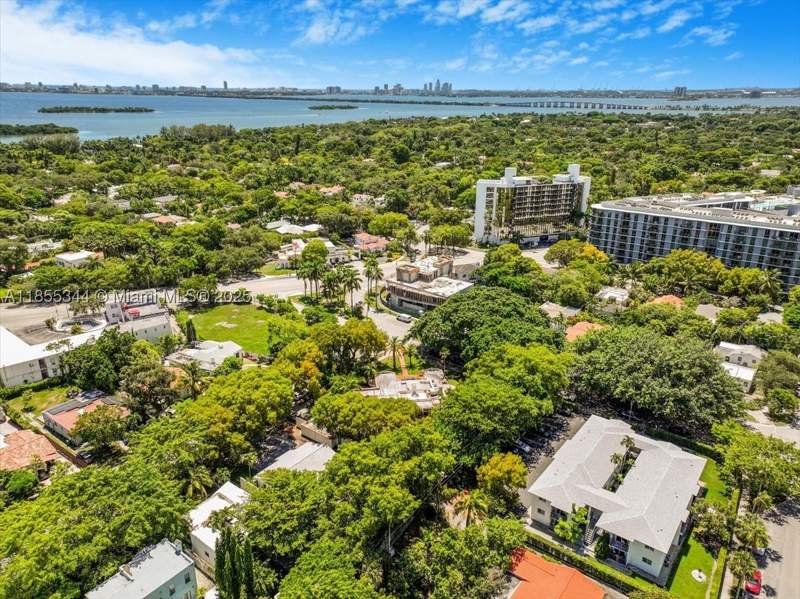 4 bedroom SingleFamilyResidence at 5900 NE 5th Ave, Bayshore Amd, Miami — photo 5