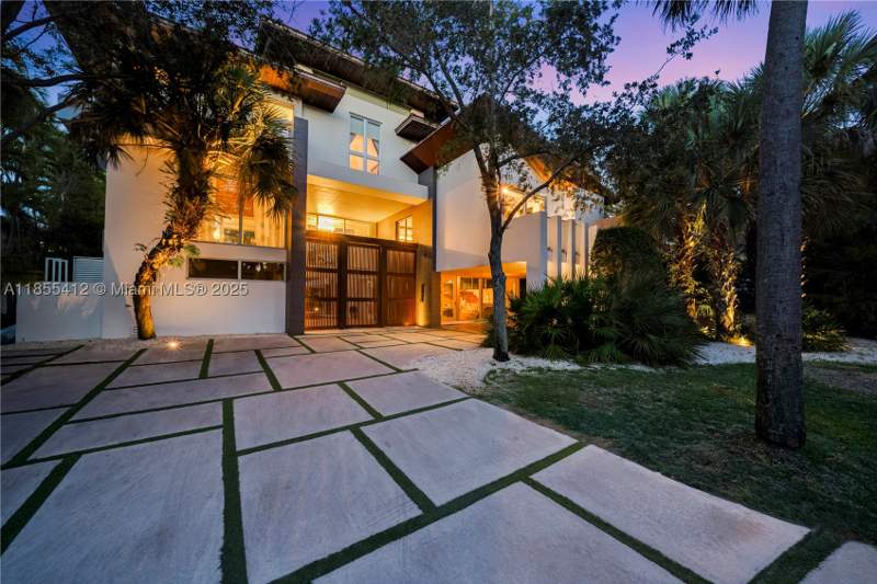 5 bedroom SingleFamilyResidence at 545 Sabal Palm, Tropical Isle Homes Sub 2N, Key Biscayne — photo 4