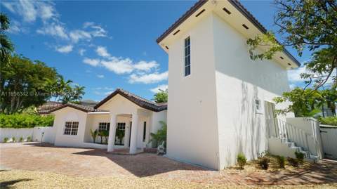 691 Ridgewood Rd, Key Biscayne FL - photo 7 of 67