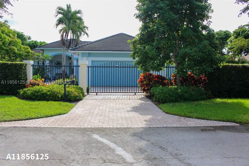 4 bedroom SingleFamilyResidence at 15255 SW 80th Ave, Lychee Nut Grove, Palmetto Bay — photo 4