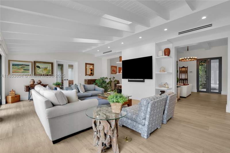 4 bedroom SingleFamilyResidence at 4475 N Meridian Ave, Nautilus Addn, Miami Beach — photo 5