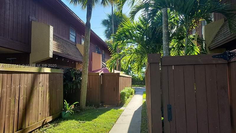 2 bedroom Condominium at 6445 SW 116th Pl A, Snapper Village Condo Pha, Miami — photo 2