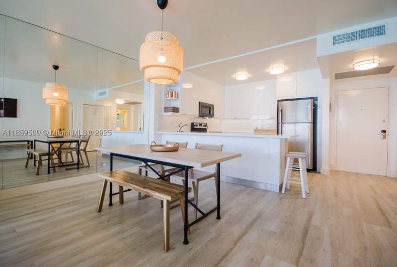 1 bedroom Condominium at 5601 Collins Ave 1204, The Pavilion Condo, Miami Beach — photo 2
