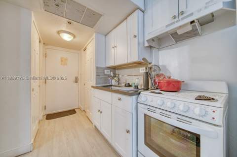19201 Collins Ave 822, Sunny Isles Beach FL - photo 6 of 18