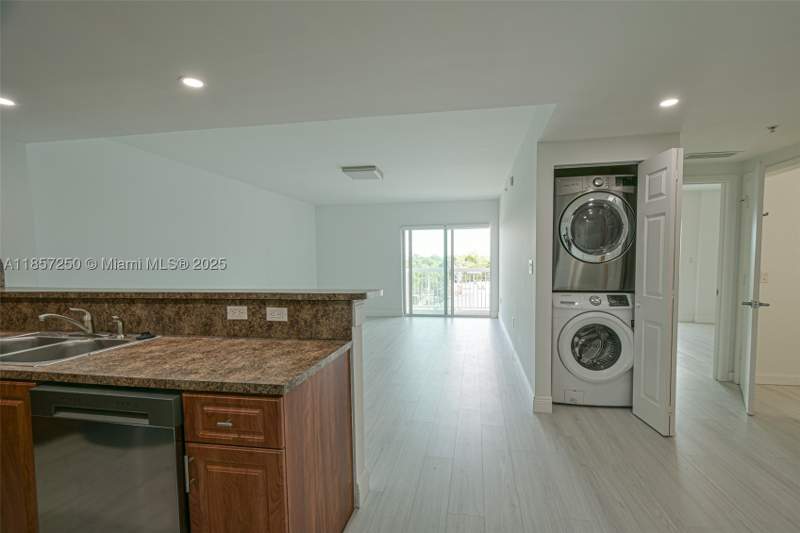 2 bedroom Condominium at 2740 SW 28th Ter 603, Villaggio In The Grove To, Miami — photo 3