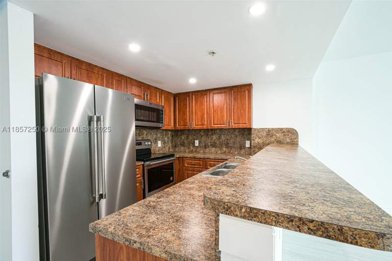 2 bedroom Condominium at 2740 SW 28th Ter 603, Villaggio In The Grove To, Miami — photo 4