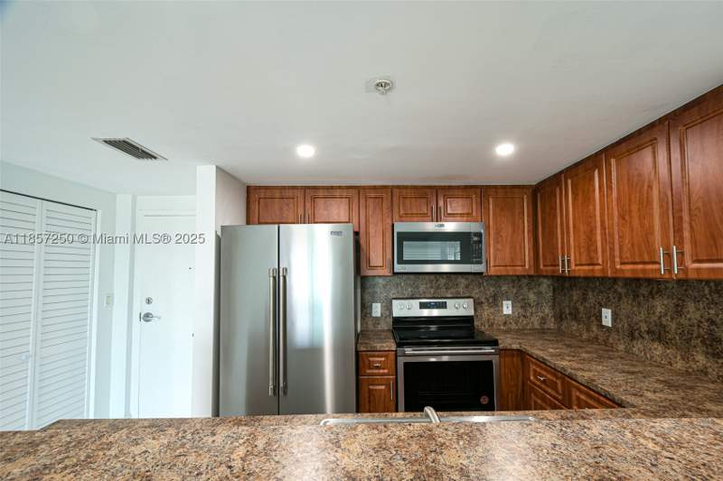 2 bedroom Condominium at 2740 SW 28th Ter 603, Villaggio In The Grove To, Miami — photo 5