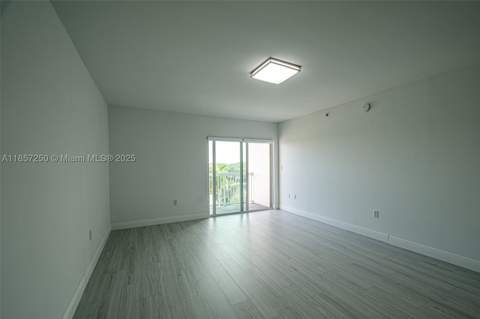2740 SW 28th Ter 603, Miami FL - photo 6 of 21