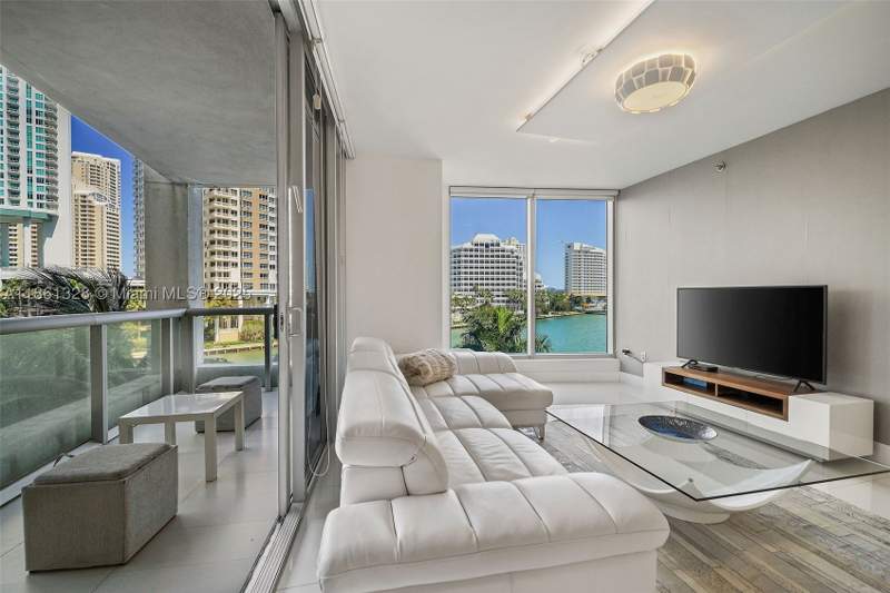 2 bedroom Condominium at 495 Brickell Ave 402, Icon Brickell No Two, Miami — photo 3