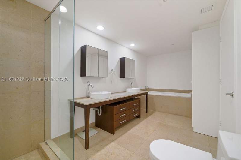 2 bedroom Condominium at 495 Brickell Ave 402, Icon Brickell No Two, Miami — photo 5