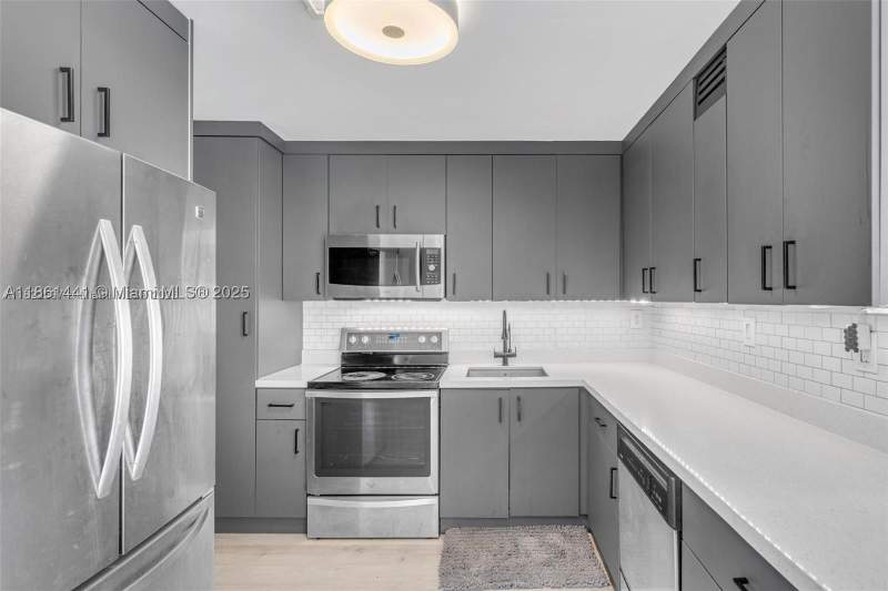 2 bedroom Condominium at 6900 Bay Dr 11F, Stanton House Condo, Miami Beach — photo 2