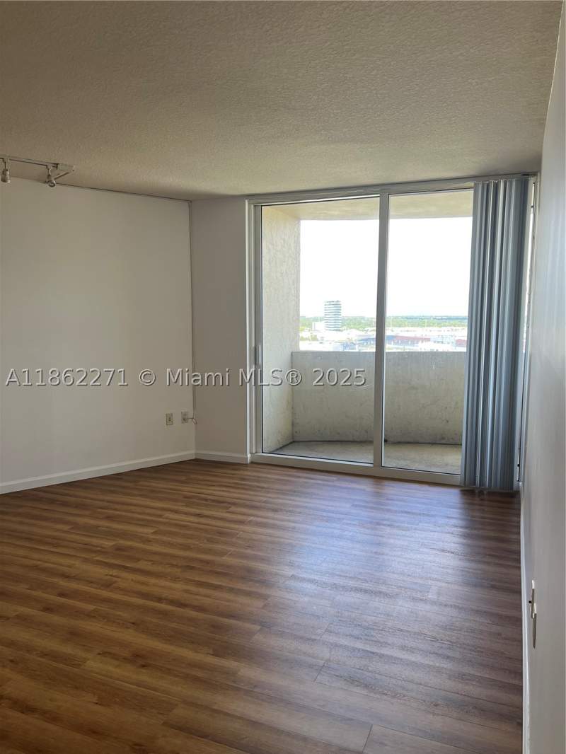 1 bedroom Condominium at 19501 W Country Club Dr 1411, Turnberry On The Green Co, Aventura — photo 2
