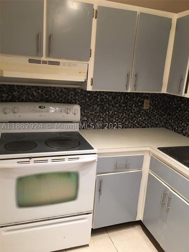 2 bedroom Condominium at 3582 NE 171st St 203, Michelle Condo, North Miami Beach — photo 4