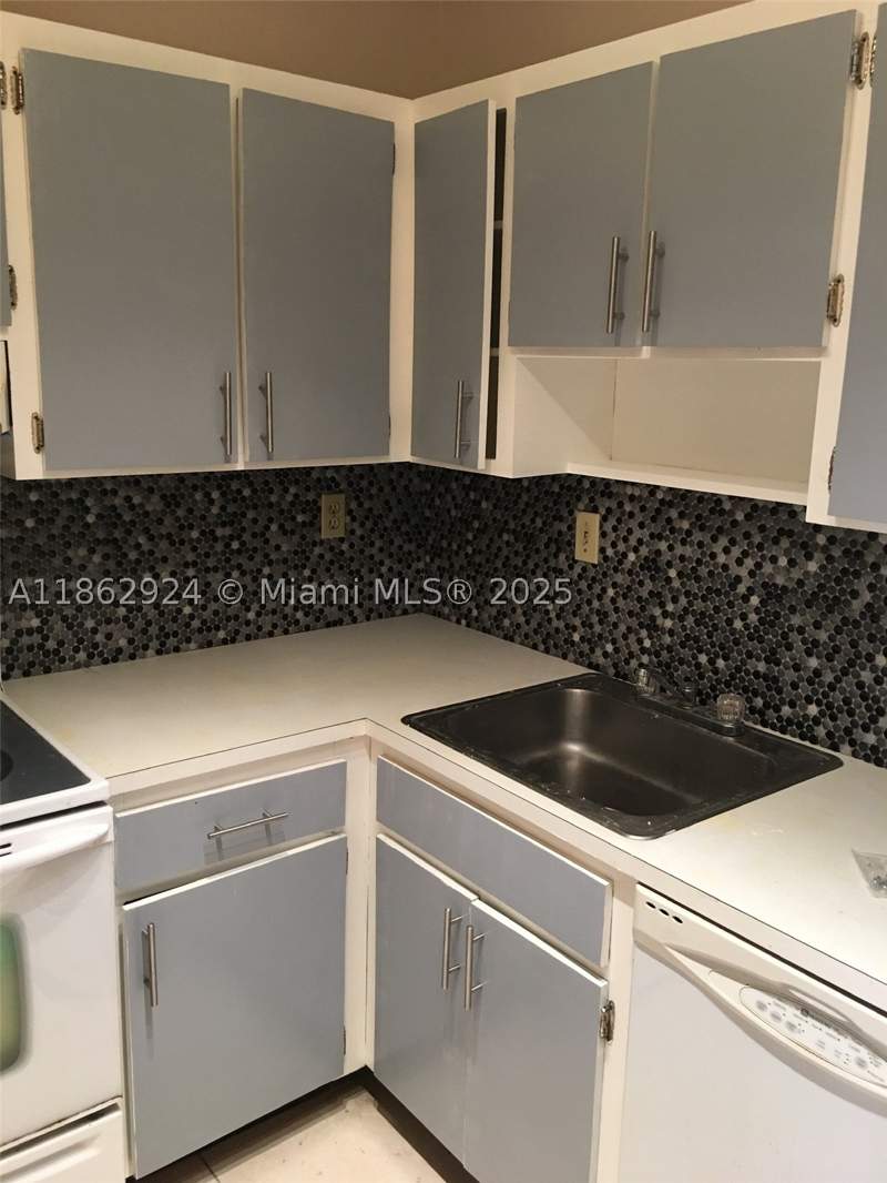 2 bedroom Condominium at 3582 NE 171st St 203, Michelle Condo, North Miami Beach — photo 5