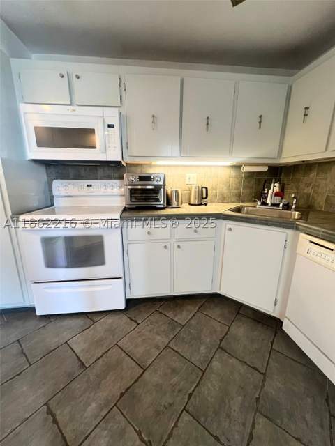 2750 NE 183rd St 2707, Aventura FL - photo 21 of 31