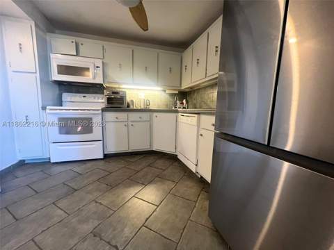 2750 NE 183rd St 2707, Aventura FL - photo 23 of 31