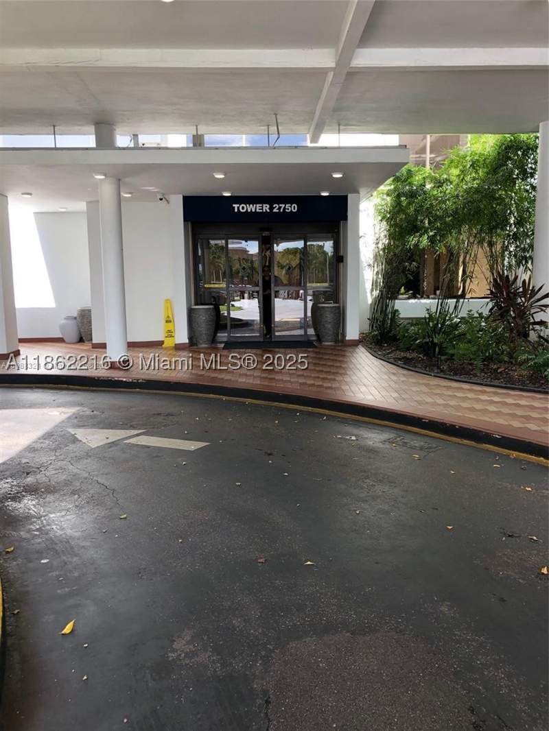 1 bedroom Condominium at 2750 NE 183rd St 2707, Commodore Plaza Condo, Aventura — photo 3