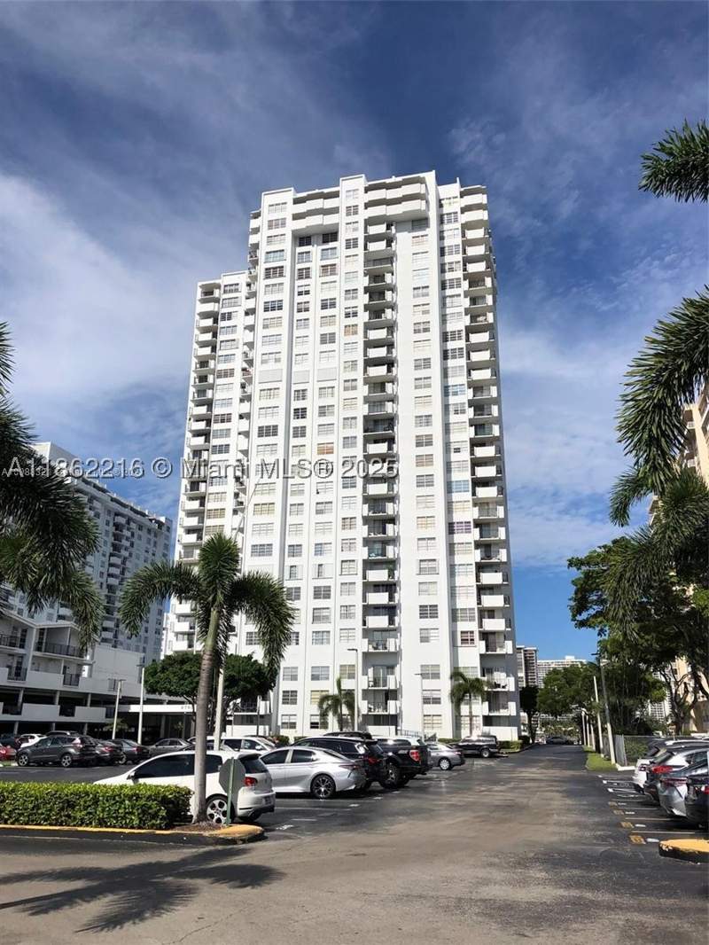 1 bedroom Condominium at 2750 NE 183rd St 2707, Commodore Plaza Condo, Aventura — photo 5