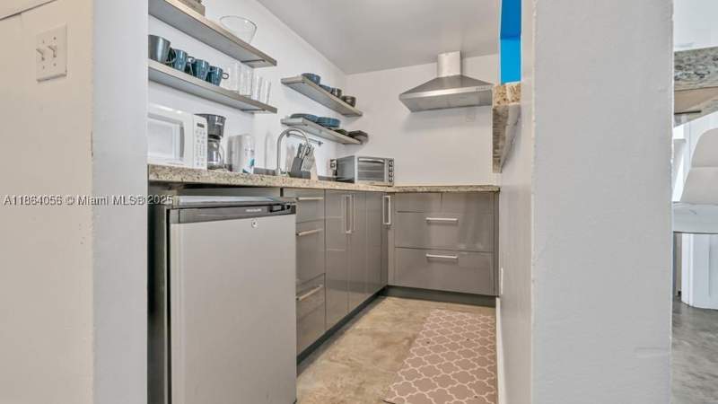 1 bedroom Condominium at 865 Collins Ave 207, The Skylark Condo, Miami Beach — photo 2
