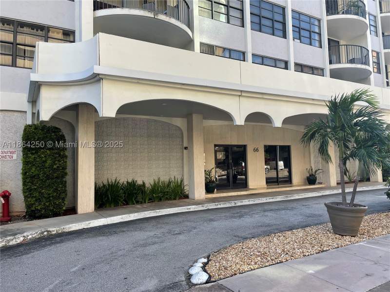 2 bedroom Condominium at 66 Valencia Ave Ph1C, Coral Gables Tower Condo, Coral Gables — photo 2