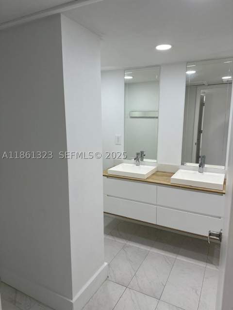 5600 Collins Ave 11W, Miami Beach FL - photo 15 of 49