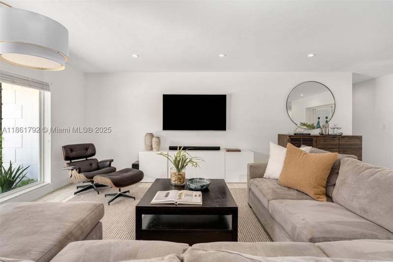 5 bedroom SingleFamilyResidence at 5940 SW 120th St, Town & Ranch Ests, Pinecrest — photo 4