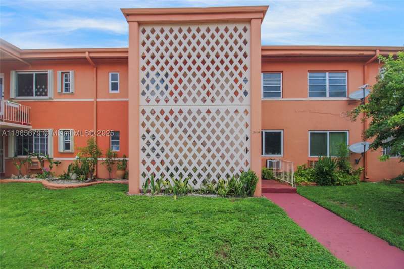 1 bedroom Condominium at 3451 SW 11th St 8A, Coral Gardens Condo Bldg, Miami — photo 3