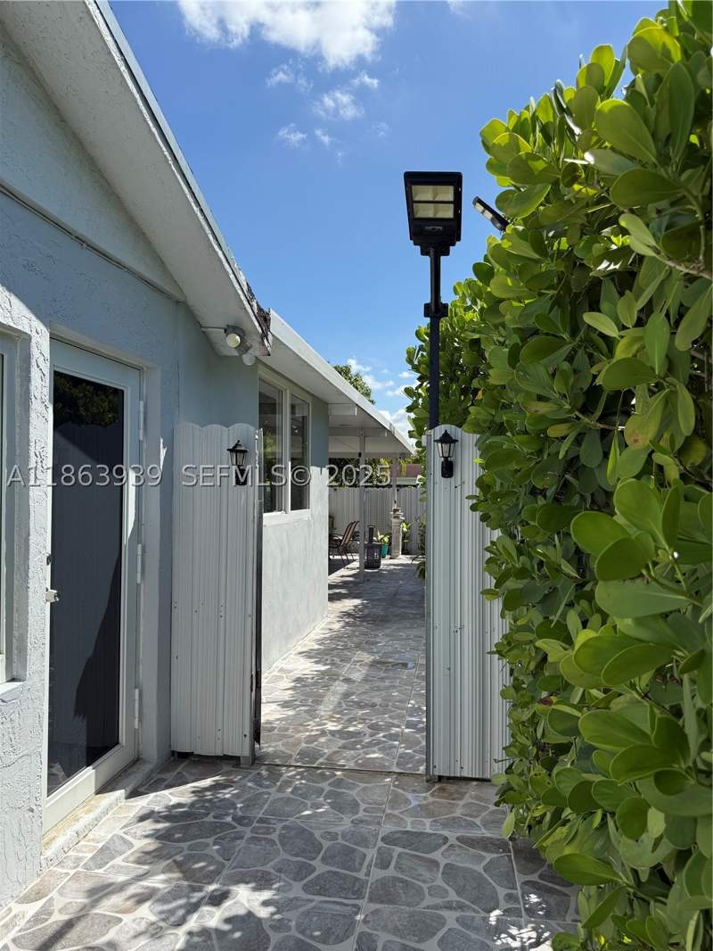 3 bedroom SingleFamilyResidence at 6553 SW 148th Pl, Westwind Lakes Sec 2, Miami — photo 3