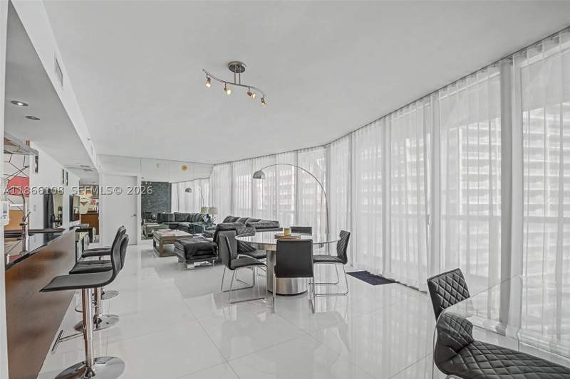 2 bedroom Condominium at 495 Brickell Ave 3504, Icon Brickell 2, Miami — photo 4