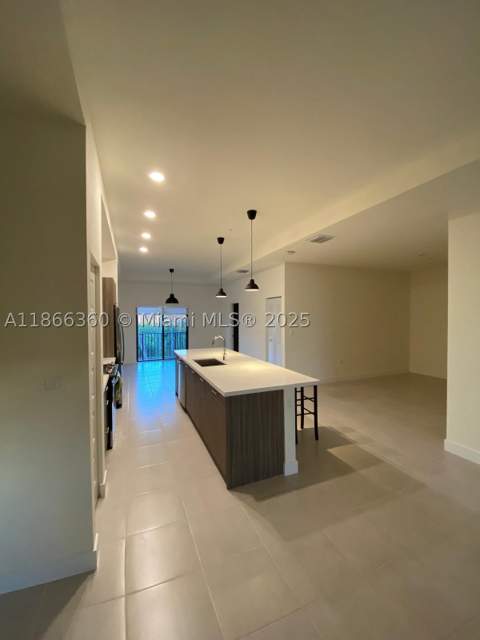 8175 NW 104th Ave 35, Doral FL - photo 7 of 17