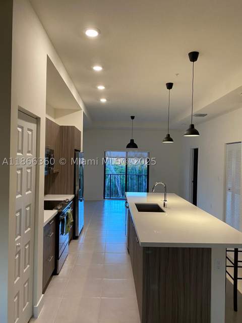 8175 NW 104th Ave 35, Doral FL - photo 8 of 17