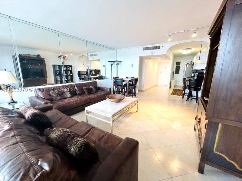 1 bedroom Condominium at 100 Lincoln Rd 1034, The Decoplage Condo, Miami Beach — photo 2