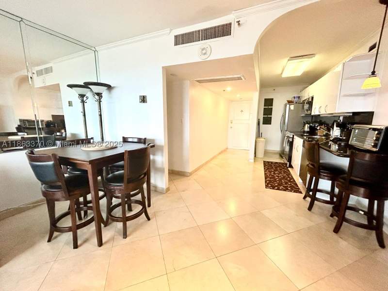 1 bedroom Condominium at 100 Lincoln Rd 1034, The Decoplage Condo, Miami Beach — photo 3