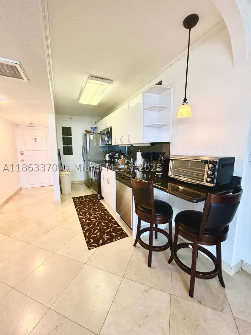 1 bedroom Condominium at 100 Lincoln Rd 1034, The Decoplage Condo, Miami Beach — photo 4