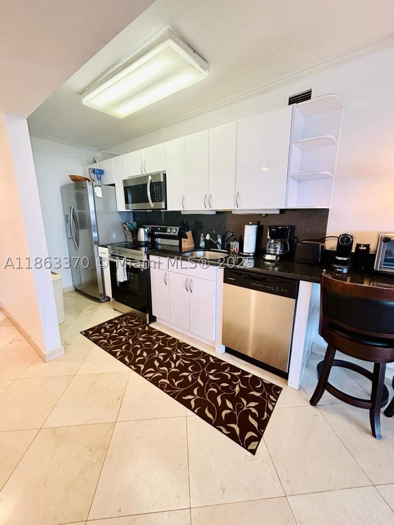 1 bedroom Condominium at 100 Lincoln Rd 1034, The Decoplage Condo, Miami Beach — photo 5