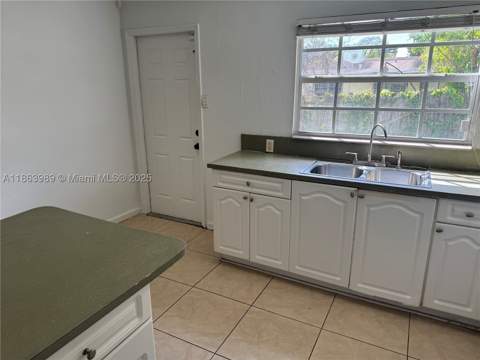 1178 NW 105th Ter, Miami FL - photo 11 of 23