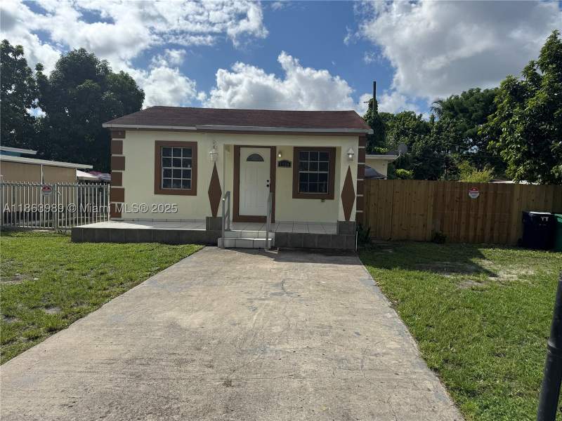 3 bedroom SingleFamilyResidence at 1178 NW 105th Ter, North Silver Crest Addpb, Miami — photo 2