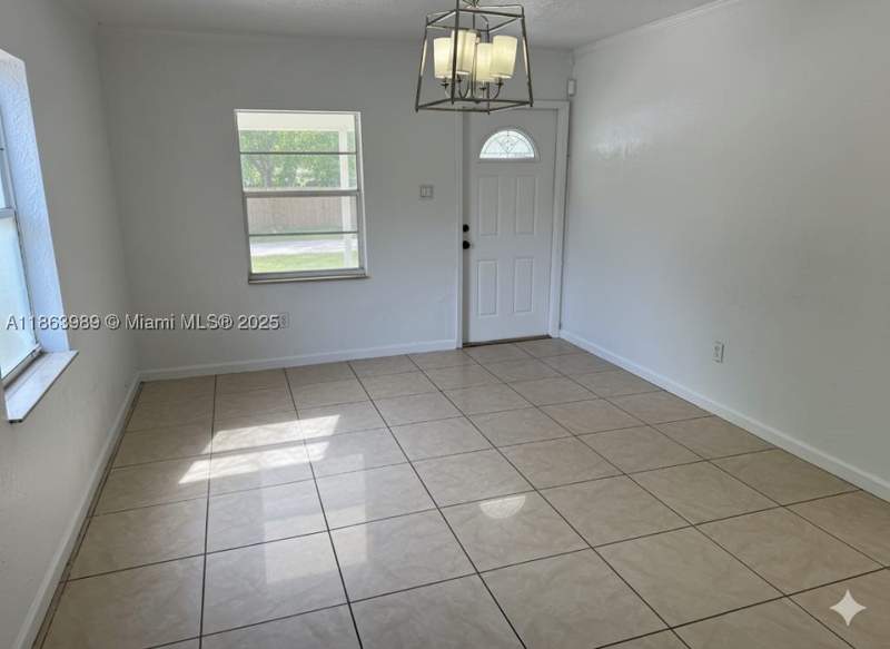 3 bedroom SingleFamilyResidence at 1178 NW 105th Ter, North Silver Crest Addpb, Miami — photo 4