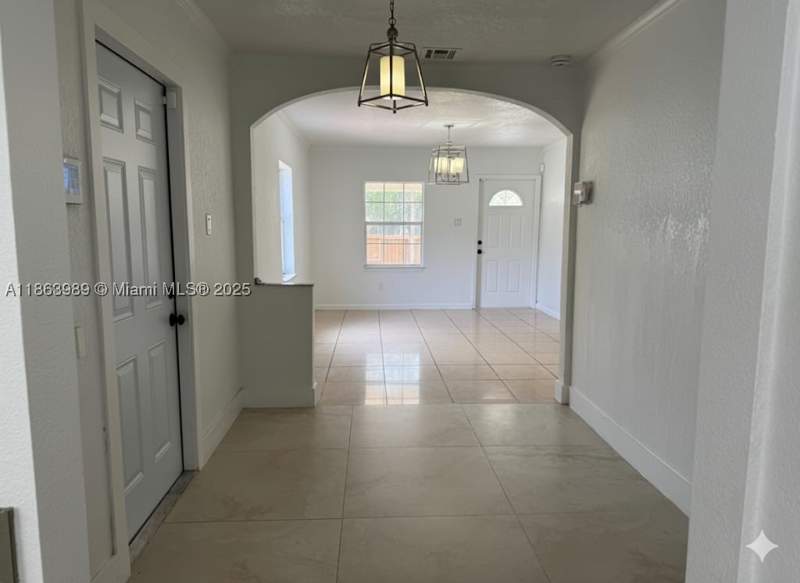 3 bedroom SingleFamilyResidence at 1178 NW 105th Ter, North Silver Crest Addpb, Miami — photo 5